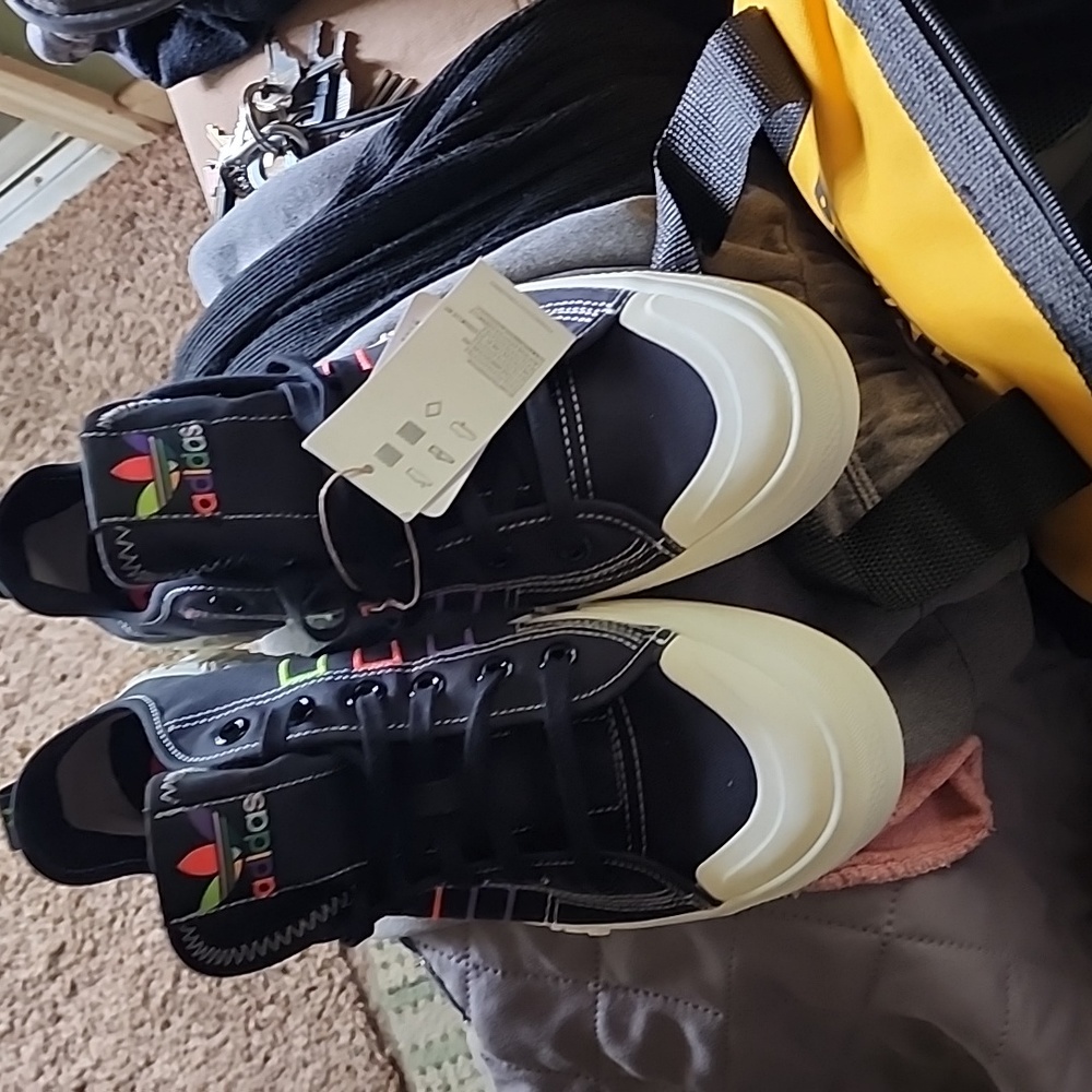 ADIDAS SHOES - Picture 2 of 3